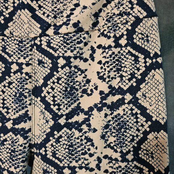LuLaRoe lavender and navy snake skin leggings. One size - Picture 2 of 4